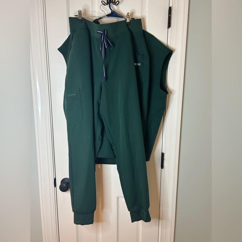 Figs Women’s Dark Green Jogger Set XL